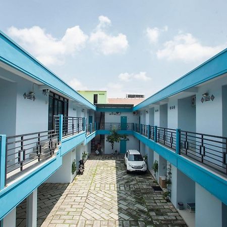 Reddoorz Syariah At Kartohardjo Madiun Otel Dış mekan fotoğraf