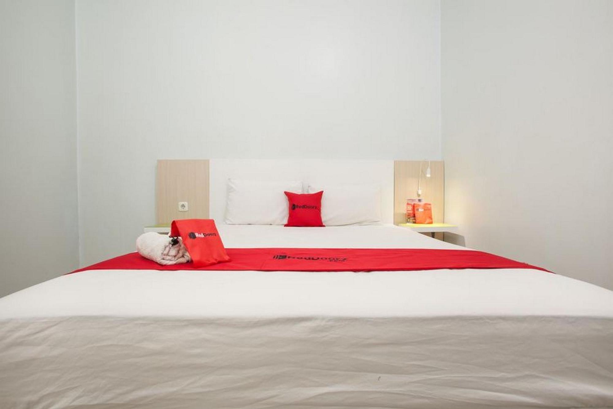 Reddoorz Syariah At Kartohardjo Madiun Otel Dış mekan fotoğraf