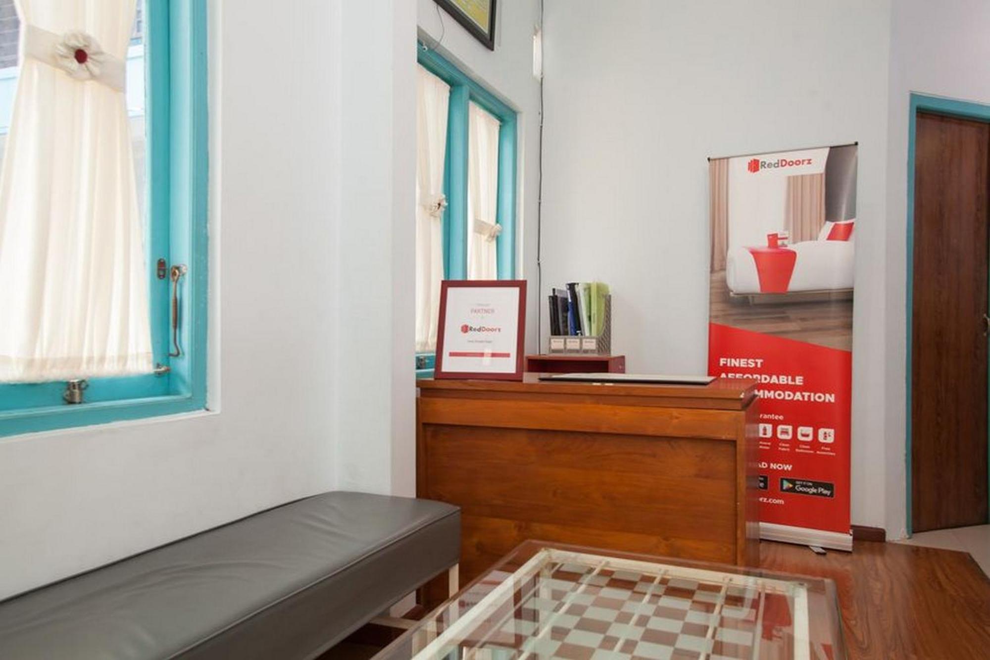 Reddoorz Syariah At Kartohardjo Madiun Otel Dış mekan fotoğraf