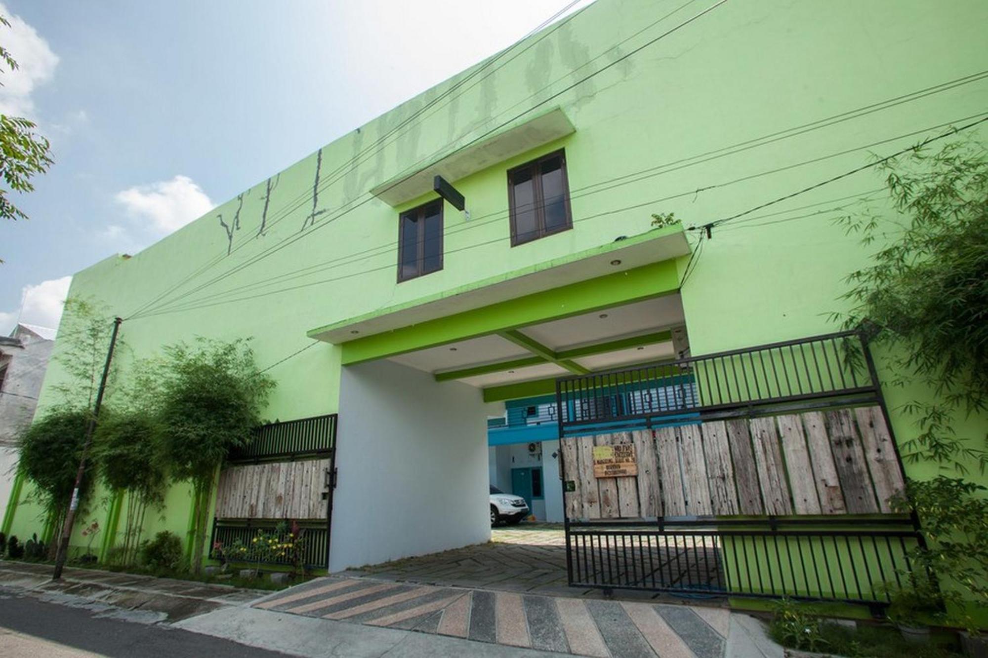 Reddoorz Syariah At Kartohardjo Madiun Otel Dış mekan fotoğraf