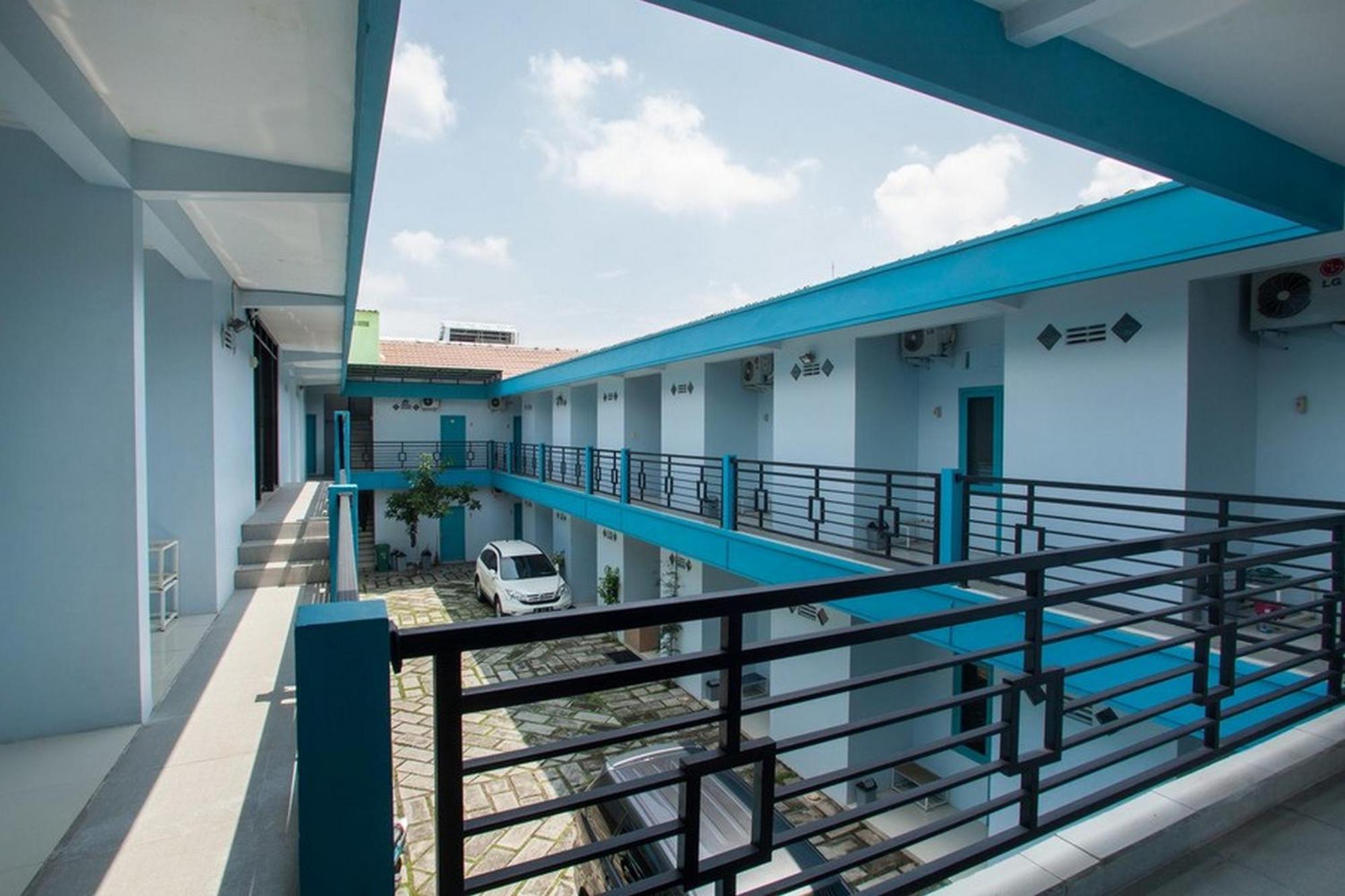Reddoorz Syariah At Kartohardjo Madiun Otel Dış mekan fotoğraf