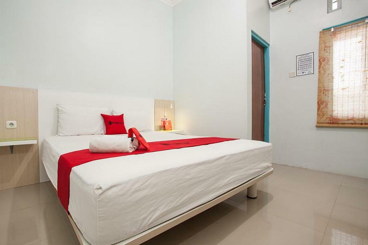 Reddoorz Syariah At Kartohardjo Madiun Otel Dış mekan fotoğraf